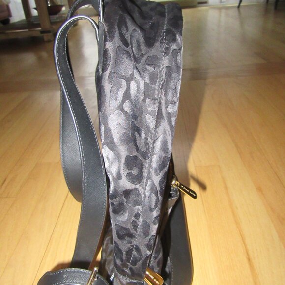 MICHAEL KORS BLACK LEOPARD BOOKBAG/BACKPACK/POCKETS/GOLD HARDWARE DETAIL! - Picture 4 of 9
